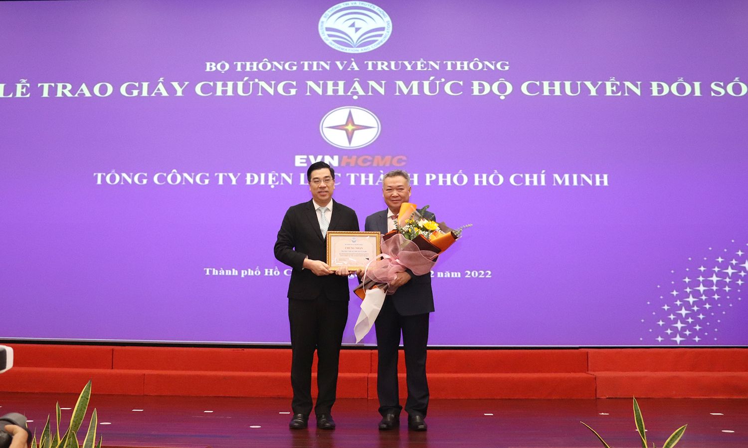 EVNHCMC đạt chứng nhận mức độ chuyển đổi số doanh nghiệp