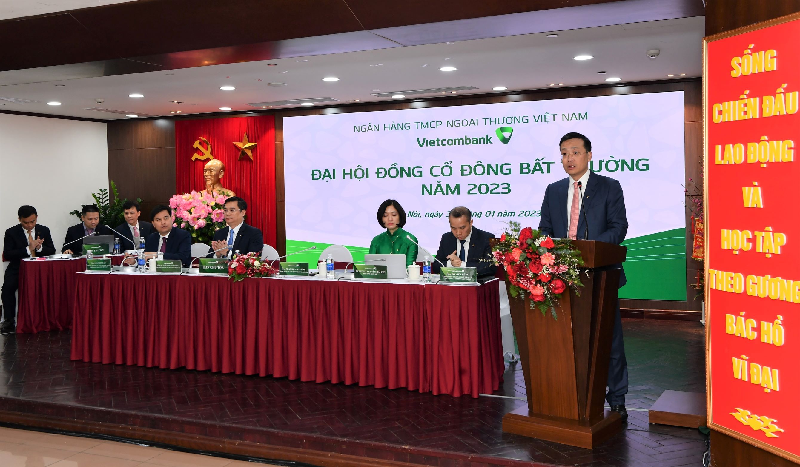 Đại hội đồng cổ đông bất thường Vietcombank năm 2023: Bầu bổ sung 01 Thành viên HĐQT và thông qua kế hoạch tăng vốn