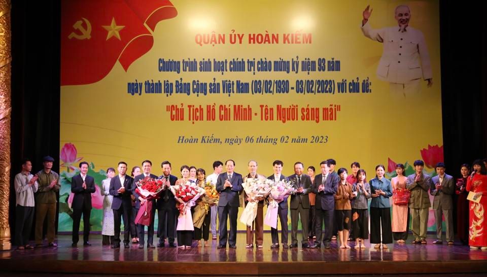 Đặc sắc Chương trình sinh hoạt chính trị "Chủ tịch Hồ Chí Minh - tên Người sáng mãi"