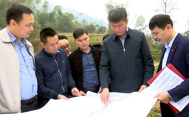 Yên Bái: Kiểm tra tiến độ các công trình, dự án tại thị xã Nghĩa Lộ và huyện Văn Chấn