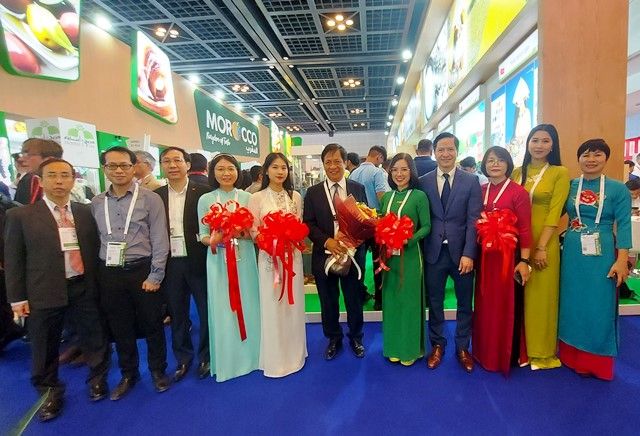 Đông đảo khách tham quan gian hàng của Việt Nam tại Hội chợ Gulfood Dubai 2023