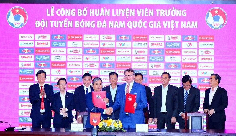 Tân HLV trưởng tuyển Việt Nam Philippe Troussier chính thức ra mắt