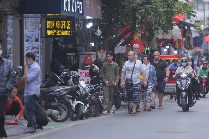 Hà Nội: Nhiều nguy cơ tiềm ẩn do đường nội bộ, vỉa hè bị chiếm dụng