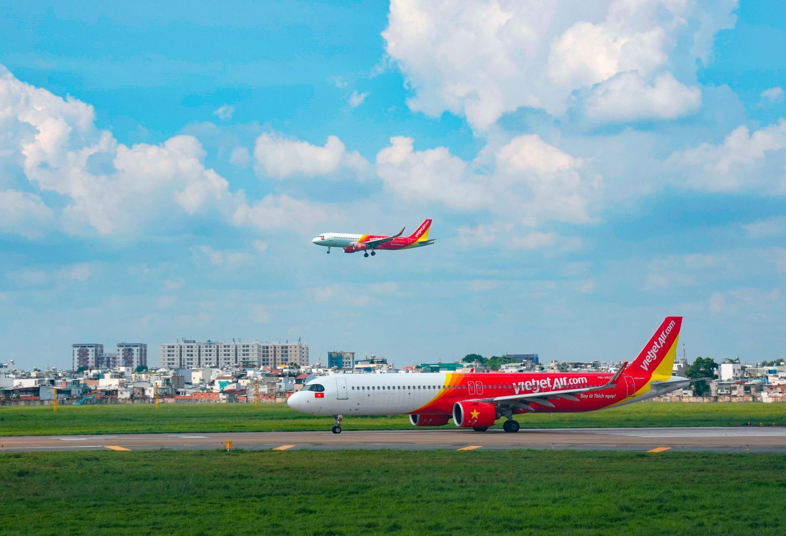 Vietjet khuyến mãi khủng 2 triệu vé 0 đồng, Bay không biên giới!