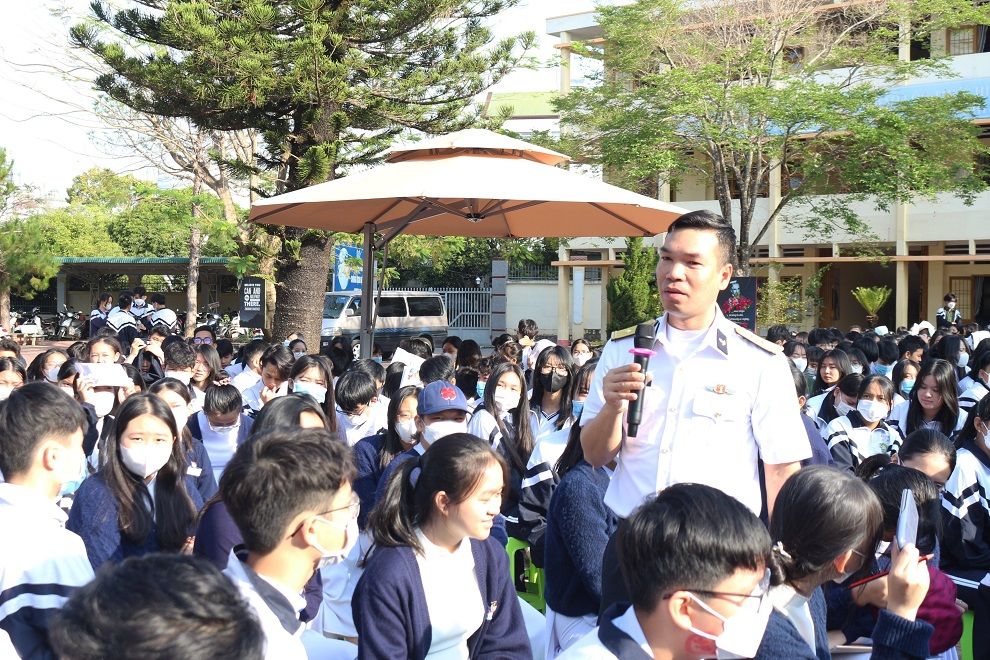 Lan tỏa tình yêu biển, đảo trong đông đảo các tầng lớp nhân dân