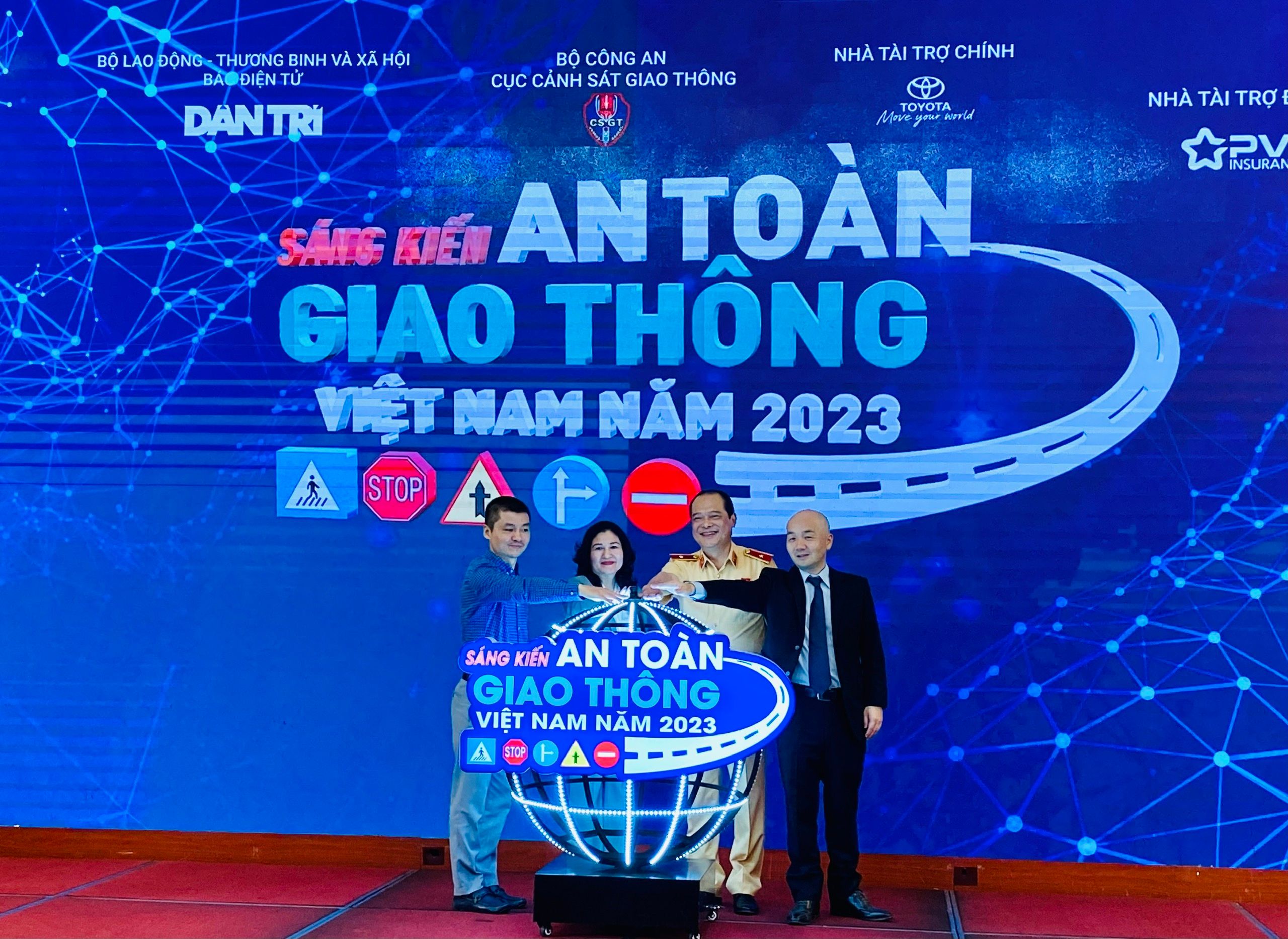 Phát động Chương trình sáng kiến An toàn giao thông Việt Nam năm 2023