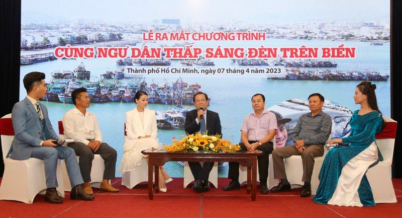 Ra mắt Chương trình “Cùng ngư dân thắp sáng đèn trên biển”