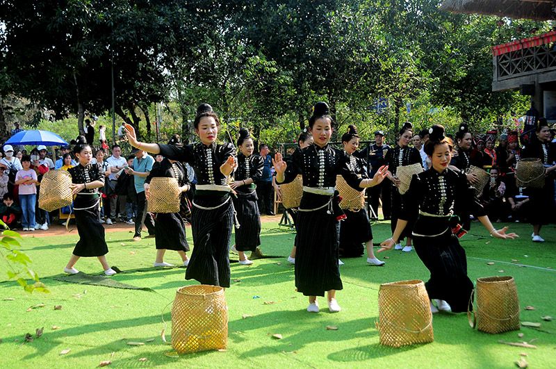 Xòe Thái - vũ điệu của tình đoàn kết các dân tộc tỉnh Sơn La