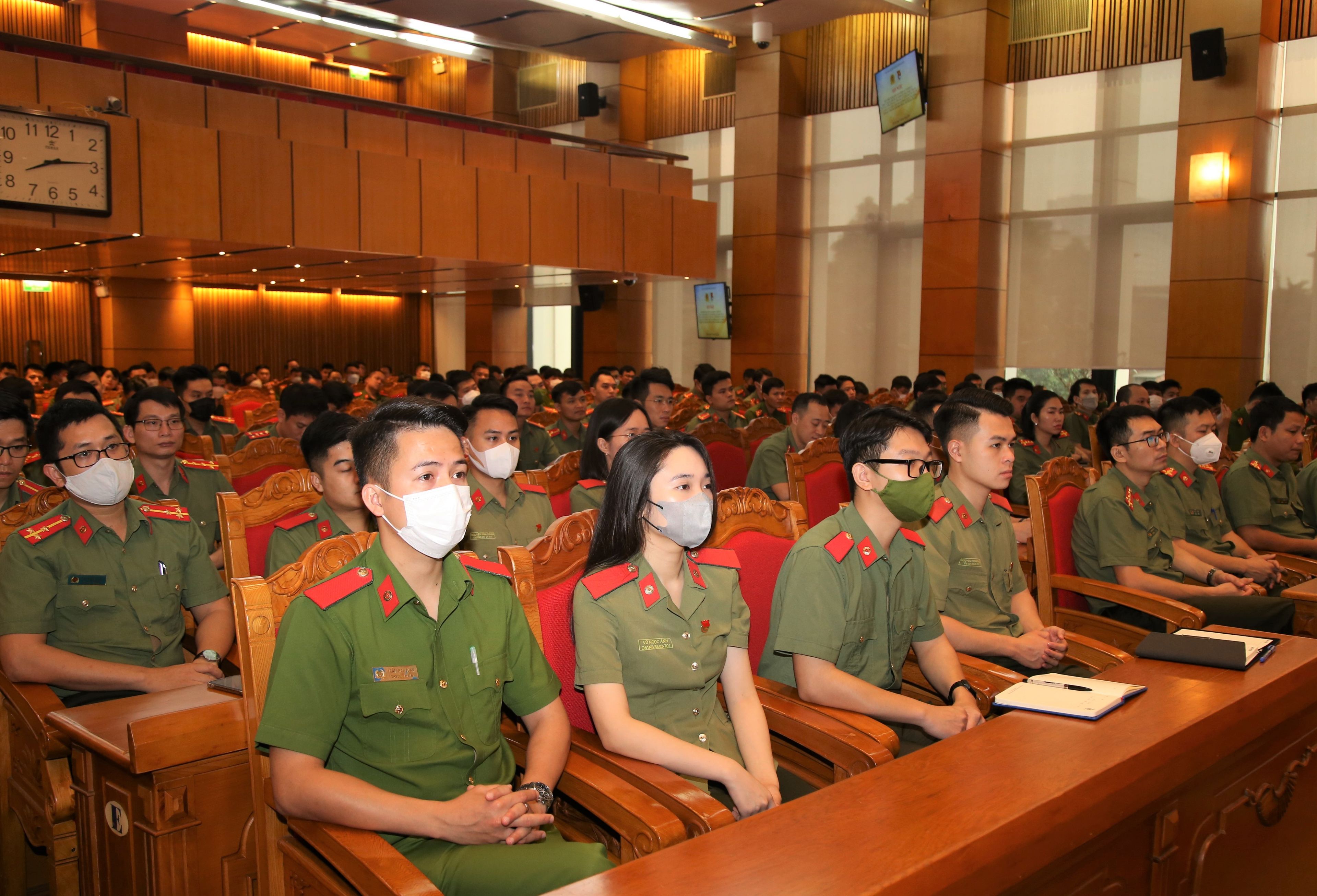 Nâng cao trách nhiệm của đoàn viên, thanh niên CAND trong phòng, chống tham nhũng, tiêu cực