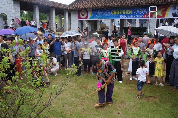 Sắc màu văn hóa các dân tộc Việt Nam trong tháng 4