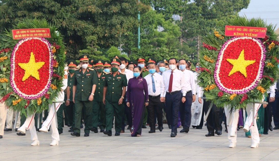 TP Hồ Chí Minh: Dâng hương tưởng niệm các anh hùng liệt sĩ