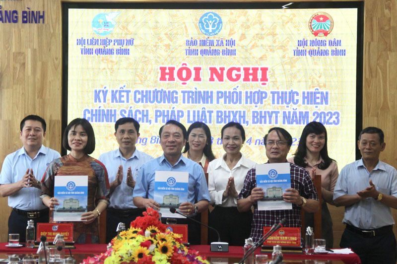  Quảng Bình: Ký kết chương trình phối hợp thực hiện chính sách bảo hiểm năm 2023 