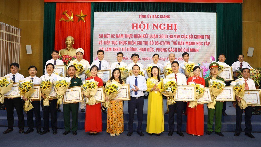Bắc Giang: Tuyên dương 40 tập thể, cá nhân điển hình học tập và làm theo tấm gương đạo đức Hồ Chí Minh