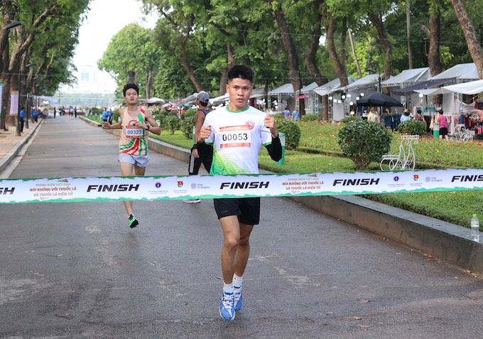 “Thanh niên Việt Nam nói không với thuốc lá và thuốc lá điện tử”