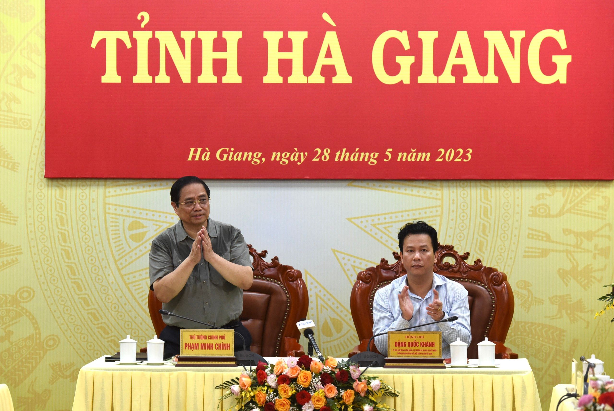 Thủ tướng Phạm Minh Chính làm việc với Ban Thường vụ Tỉnh ủy Hà Giang