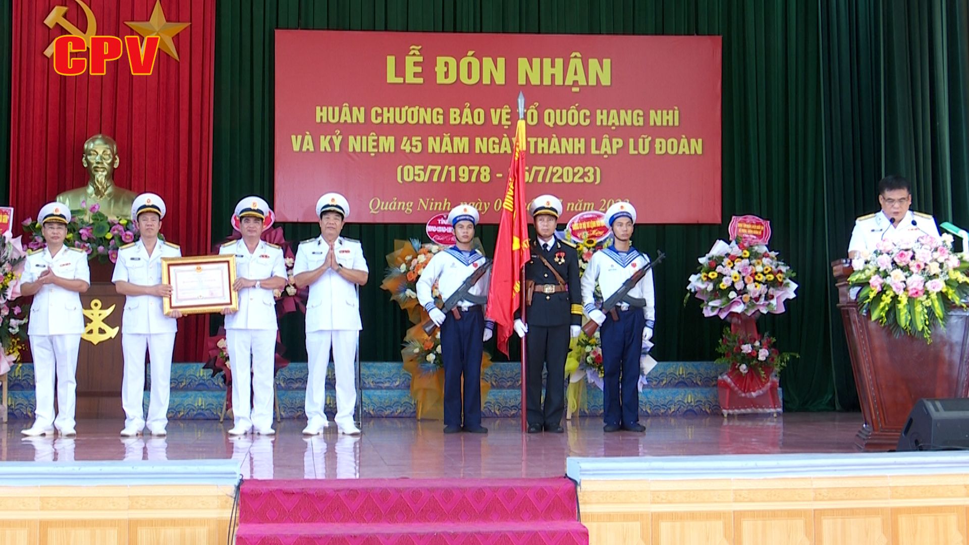 LỮ ĐOÀN HẢI QUÂN ĐÁNH BỘ 147 ĐÓN NHẬN HUÂN CHƯƠNG BẢO VỆ TỔ QUỐC HẠNG NHÌ