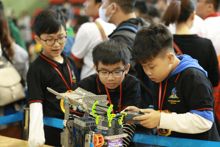 Khởi động Giải vô địch Quốc gia VEX Robotics 2024