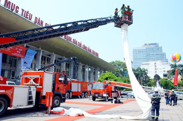 Cơ hội để người dân trải nghiệm kỹ năng phòng cháy, chữa cháy và thoát nạn