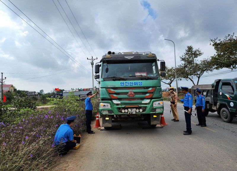 Tây Ninh triển khai đợt cao điểm kiểm tra, xử lý vi phạm về tải trọng phương tiện đường bộ