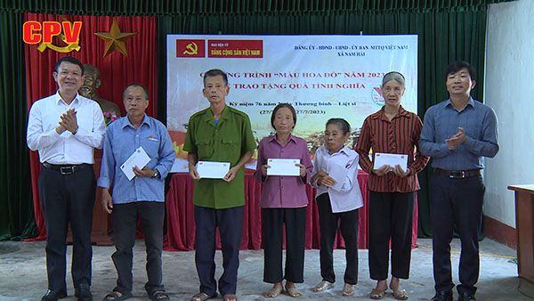 Chương trình "Màu hoa đỏ" trao quà tình nghĩa cho các gia đình chính sách tại Thái Bình