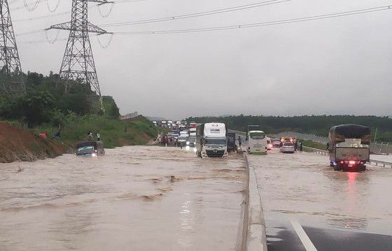 Khảo sát tìm nguyên nhân gây ngập cao tốc Phan Thiết - Dầu Giây