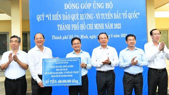 Hơn 400 triệu đồng ủng hộ Quỹ “Vì biển, đảo quê hương – Vì tuyến đầu Tổ quốc”