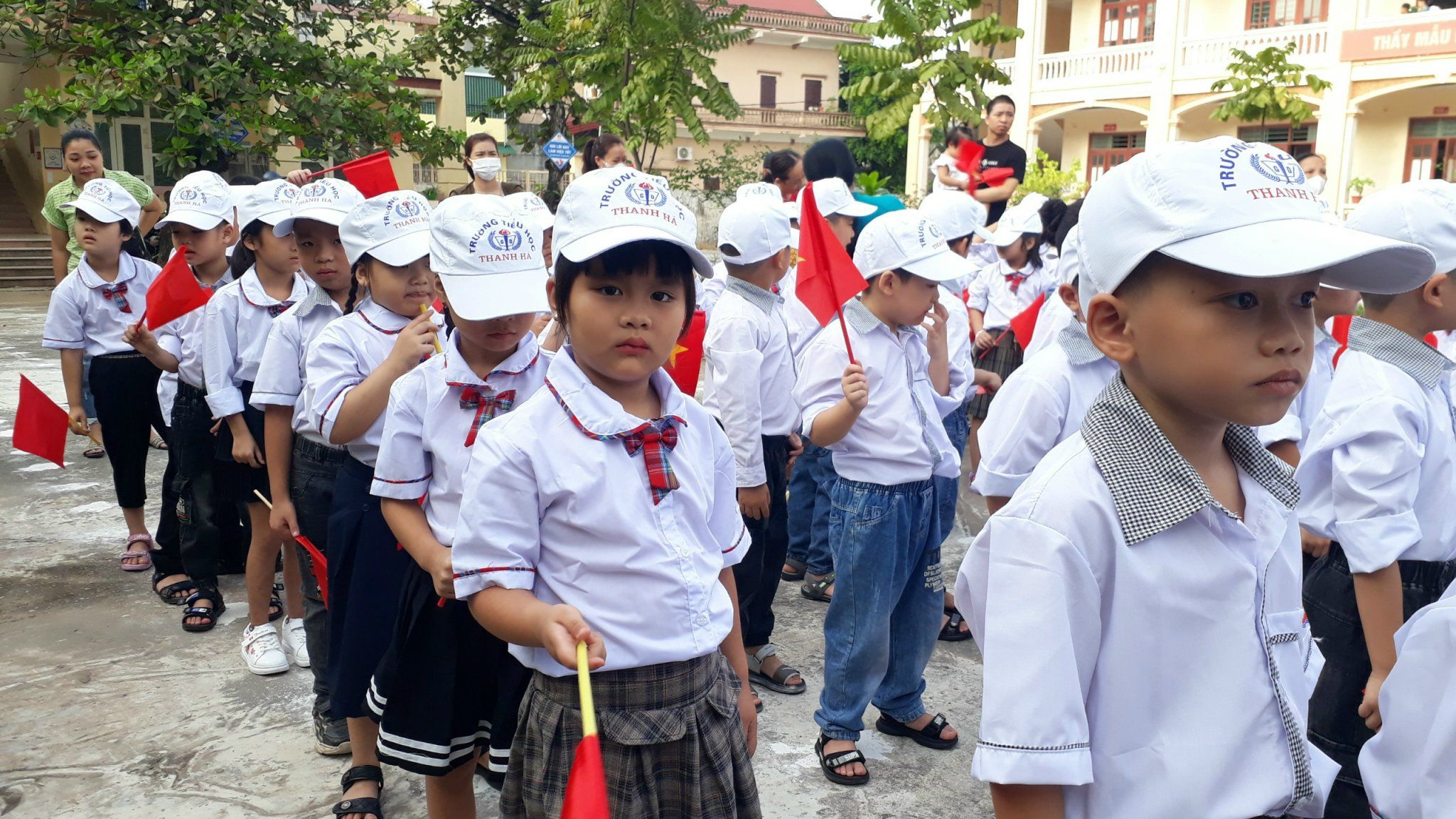 Những khoảnh khắc ngày khai trường