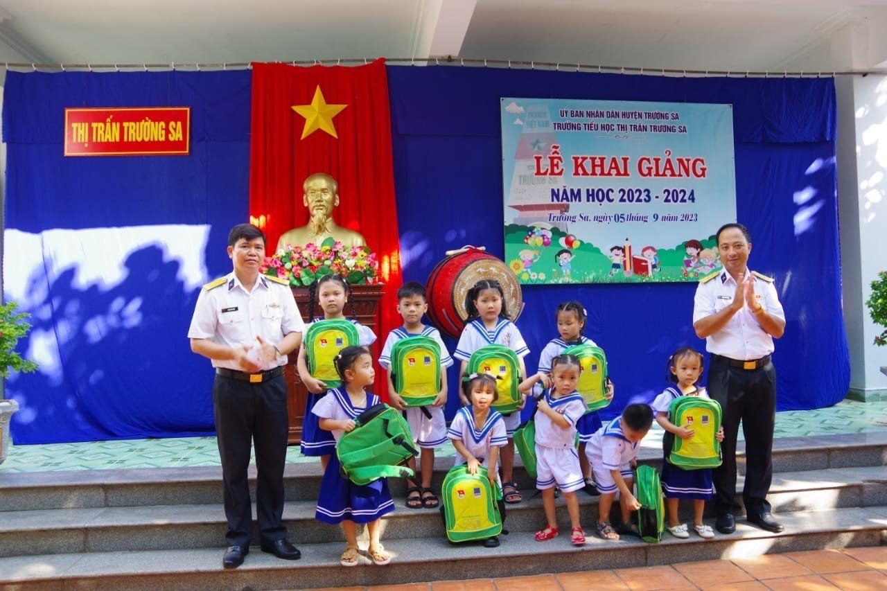 Huyện đảo Trường Sa (Khánh Hoà) khai giảng năm học mới 