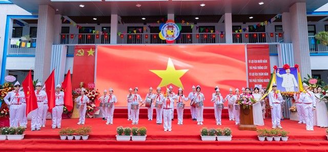 Học sinh quận Ba Đình (Hà Nội) chào đón năm học mới