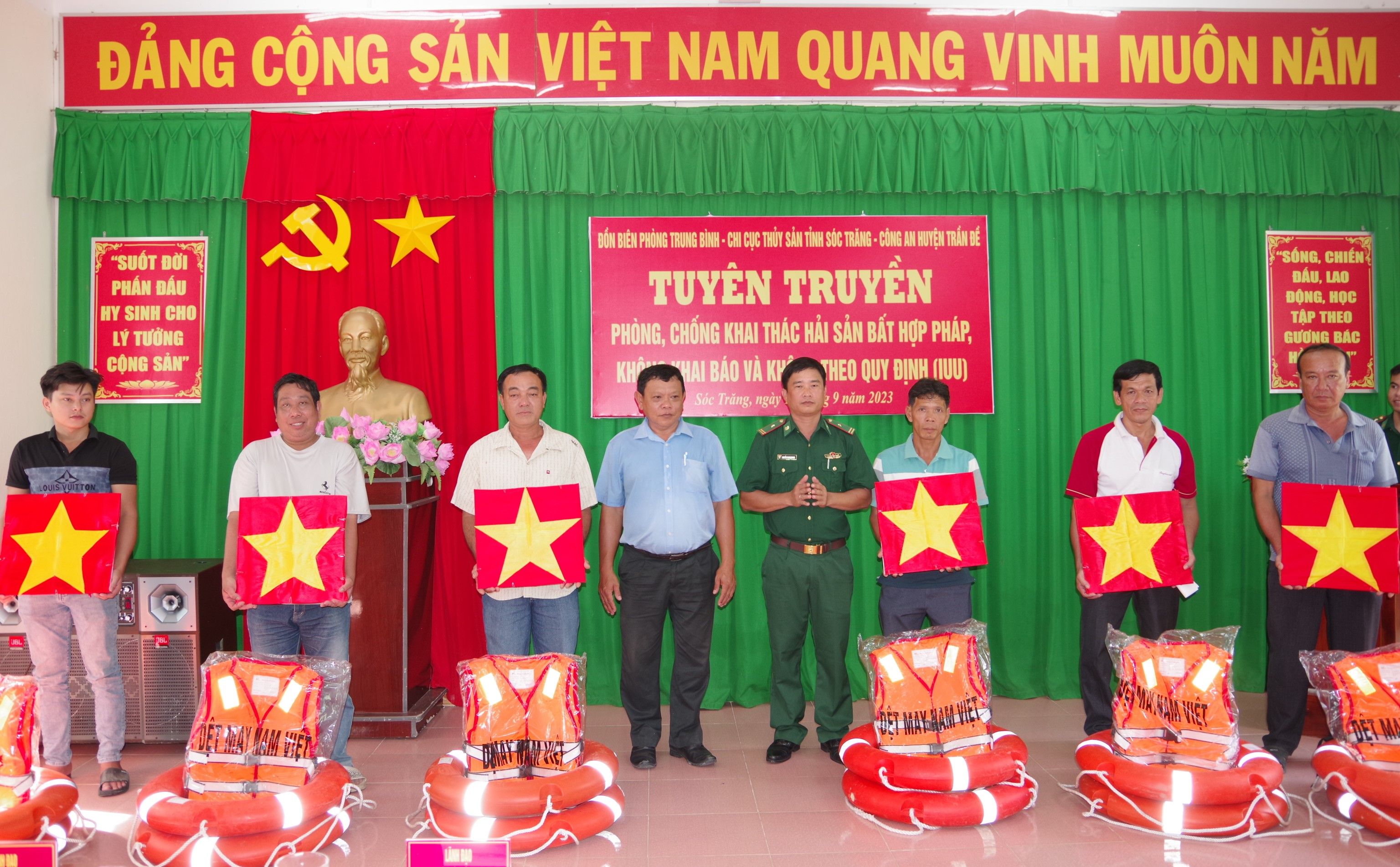 Tuyên truyền chống khai thác IUU cho ngư dân khu vực biên giới biển