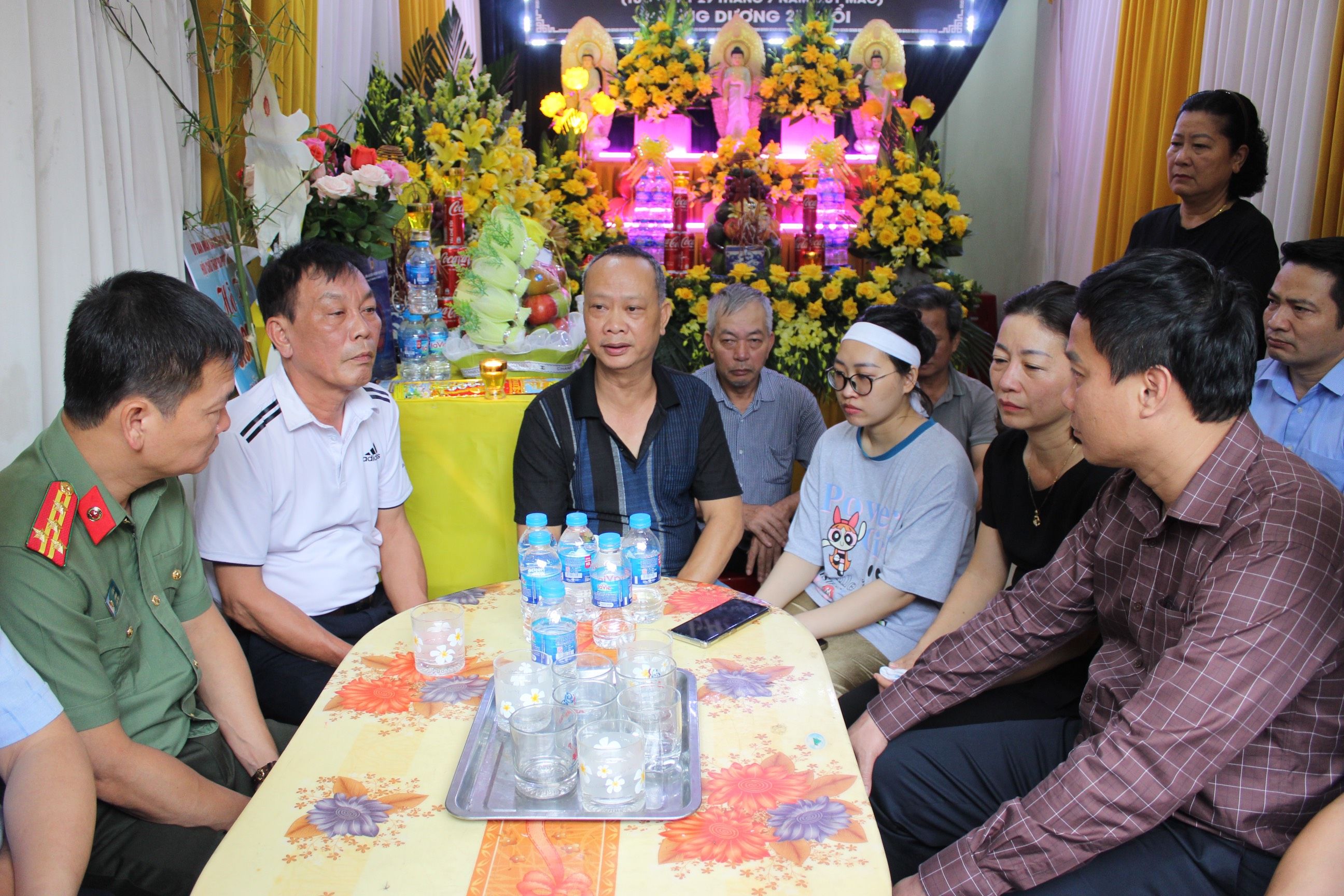 Chủ tịch UBND tỉnh Hải Dương Triệu Thế Hùng thăm gia đình 2 nạn nhân vụ cháy chung cư ở Hà Nội