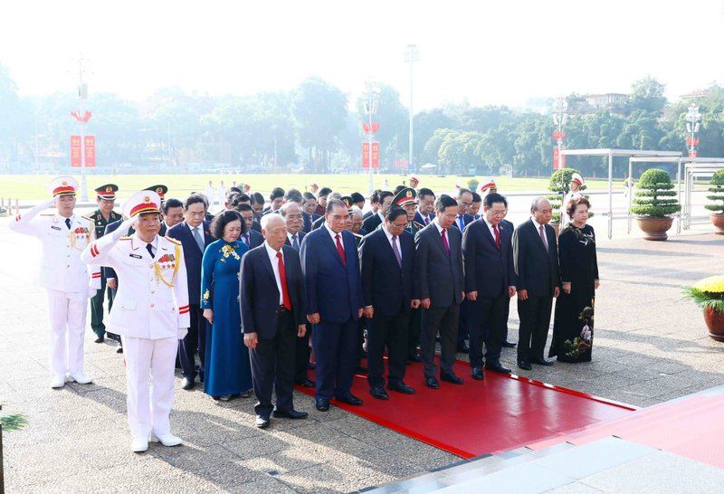 Lãnh đạo Đảng, Nhà nước vào Lăng viếng Chủ tịch Hồ Chí Minh, tưởng niệm các Anh hùng liệt sỹ