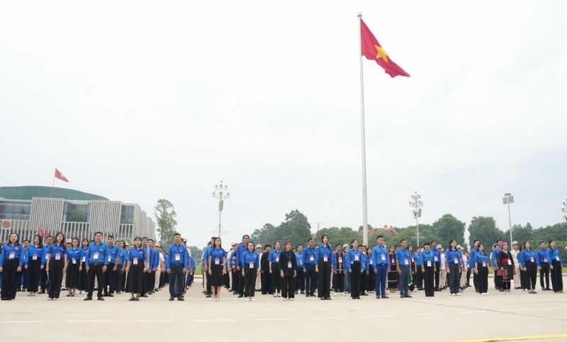 420 thanh niên tiên tiến báo công dâng Bác