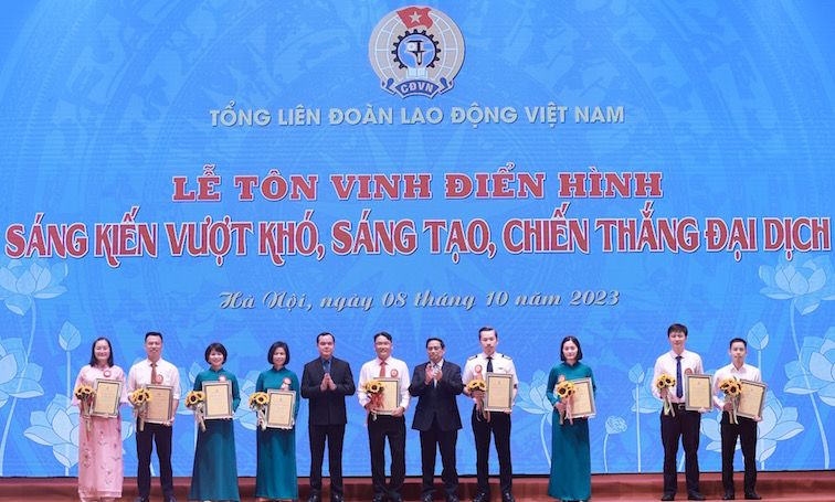 Các tập thể, cá nhân được tuyên dương hãy sáng tạo, cống hiến nhiều hơn nữa