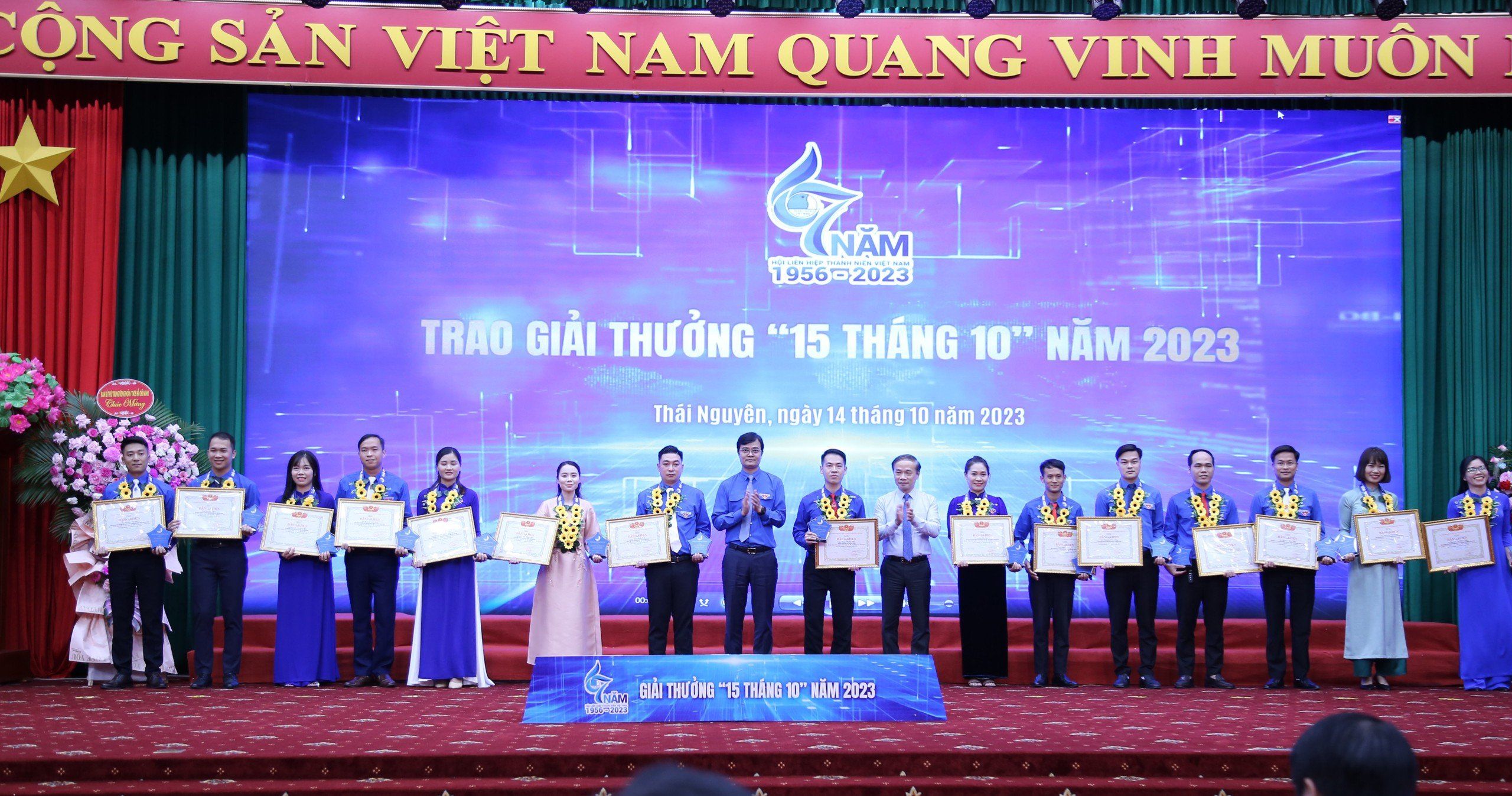 Trao Giải thưởng "15 tháng 10" tặng 82 cán bộ Hội Liên hiệp thanh niên Việt Nam