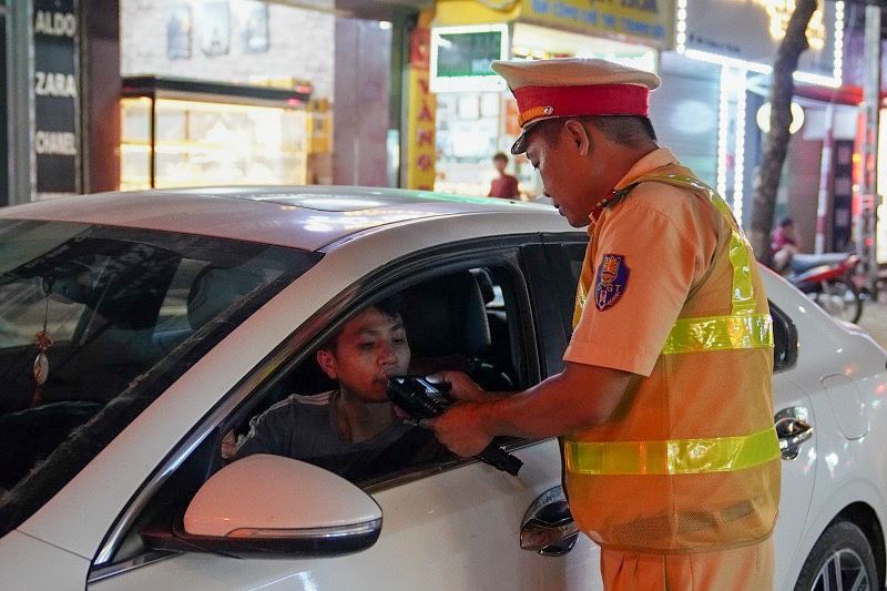 Hòa Bình: Đẩy mạnh xử lý nghiêm vi phạm về nồng độ cồn khi tham gia giao thông