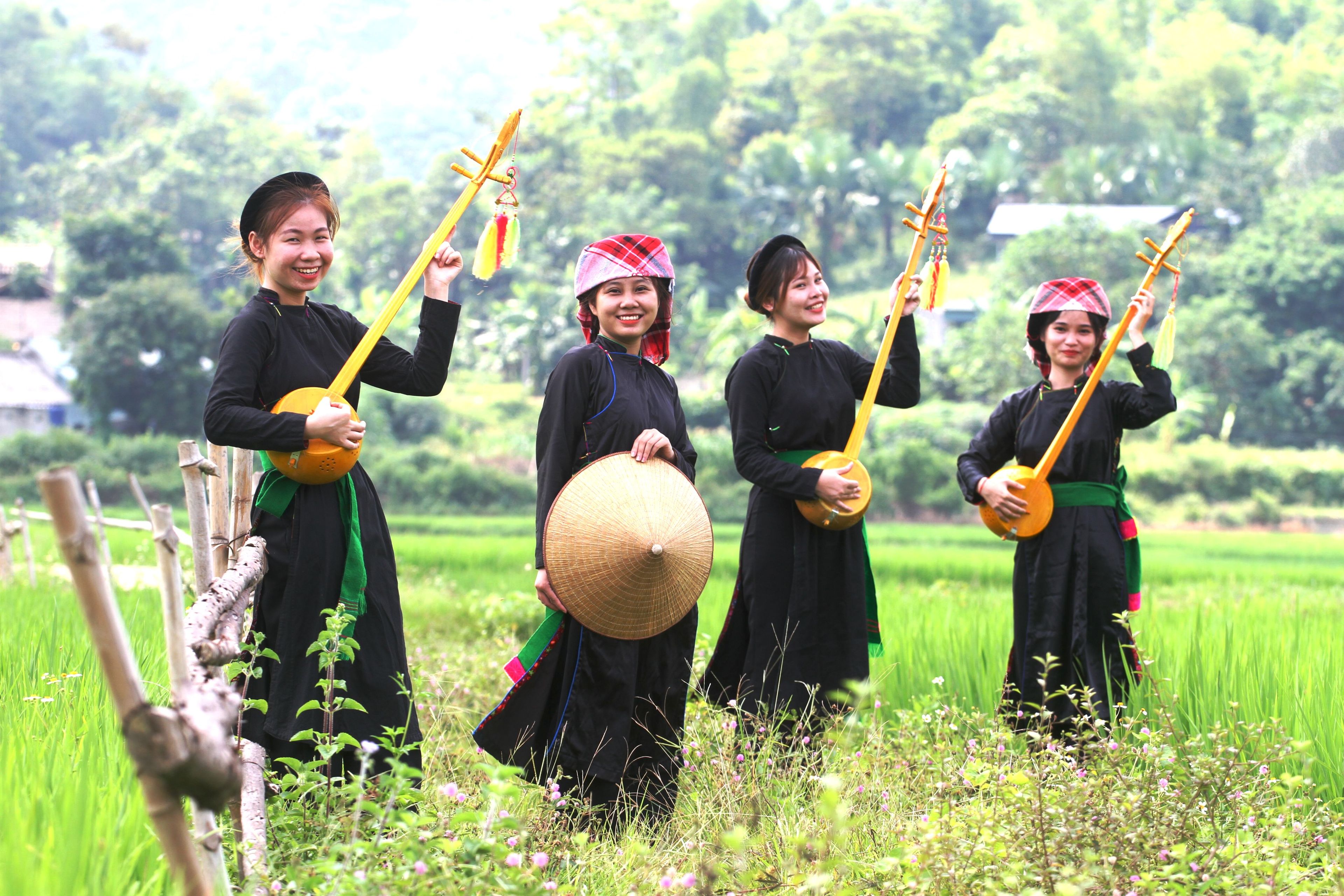 Vẻ đẹp phụ nữ dân tộc vùng cao