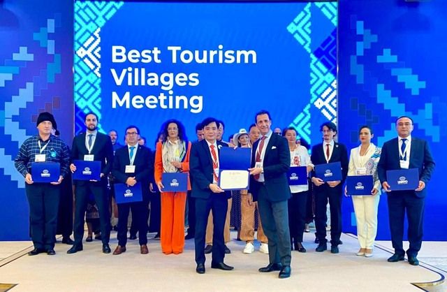 Tân Hóa (Quảng Bình) nhận Giải thưởng Làng du lịch tốt nhất của UNWTO