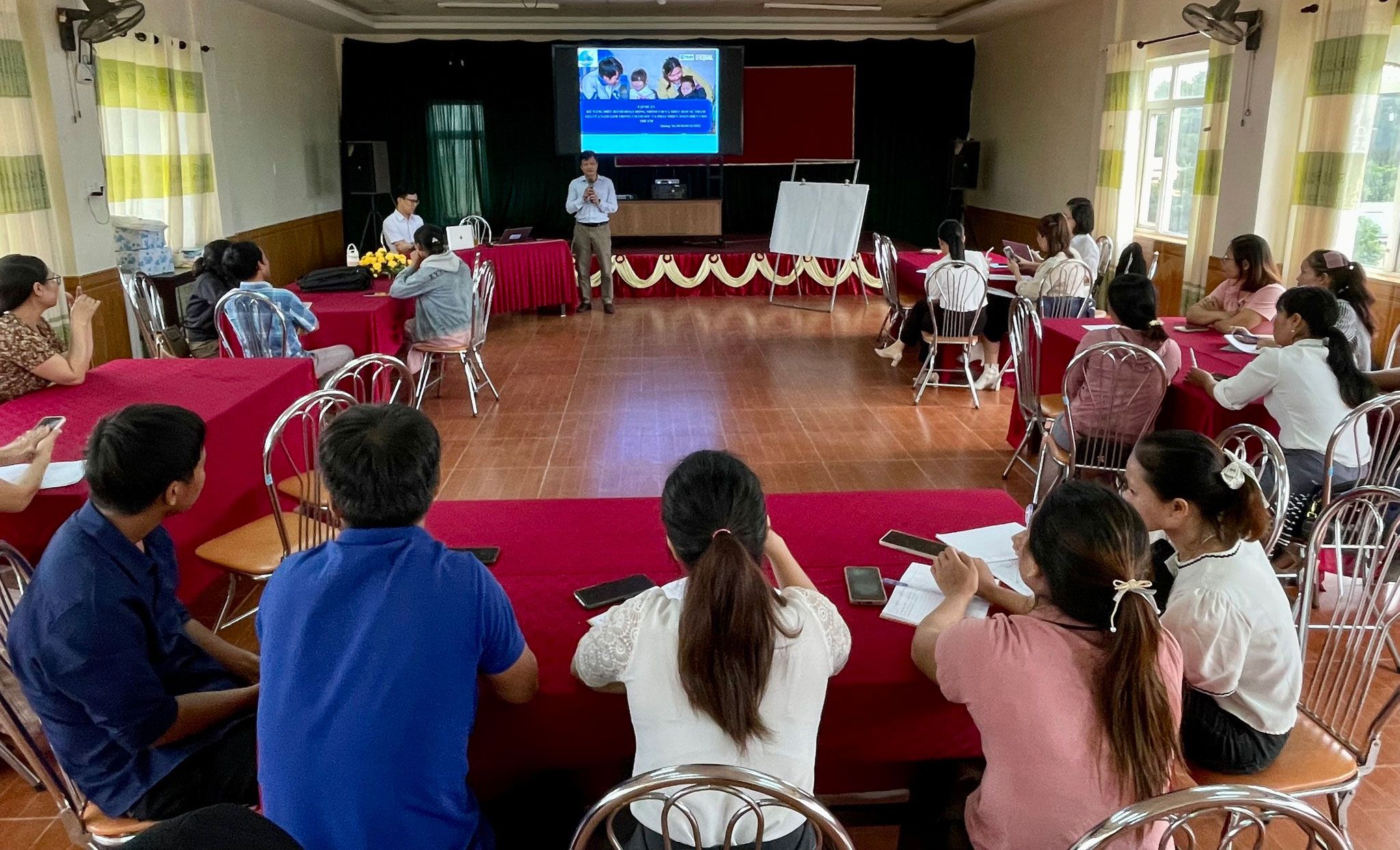 Thúc đẩy sự tham gia của nam giới trong chăm sóc và phát triển trẻ em 