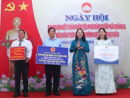 Phó Chủ tịch nước Võ Thị Ánh Xuân dự Ngày hội Đại đoàn kết dân tộc tại Bạc Liêu
