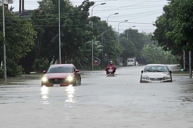 Mưa lớn, nhiều địa phương cho học sinh nghỉ học