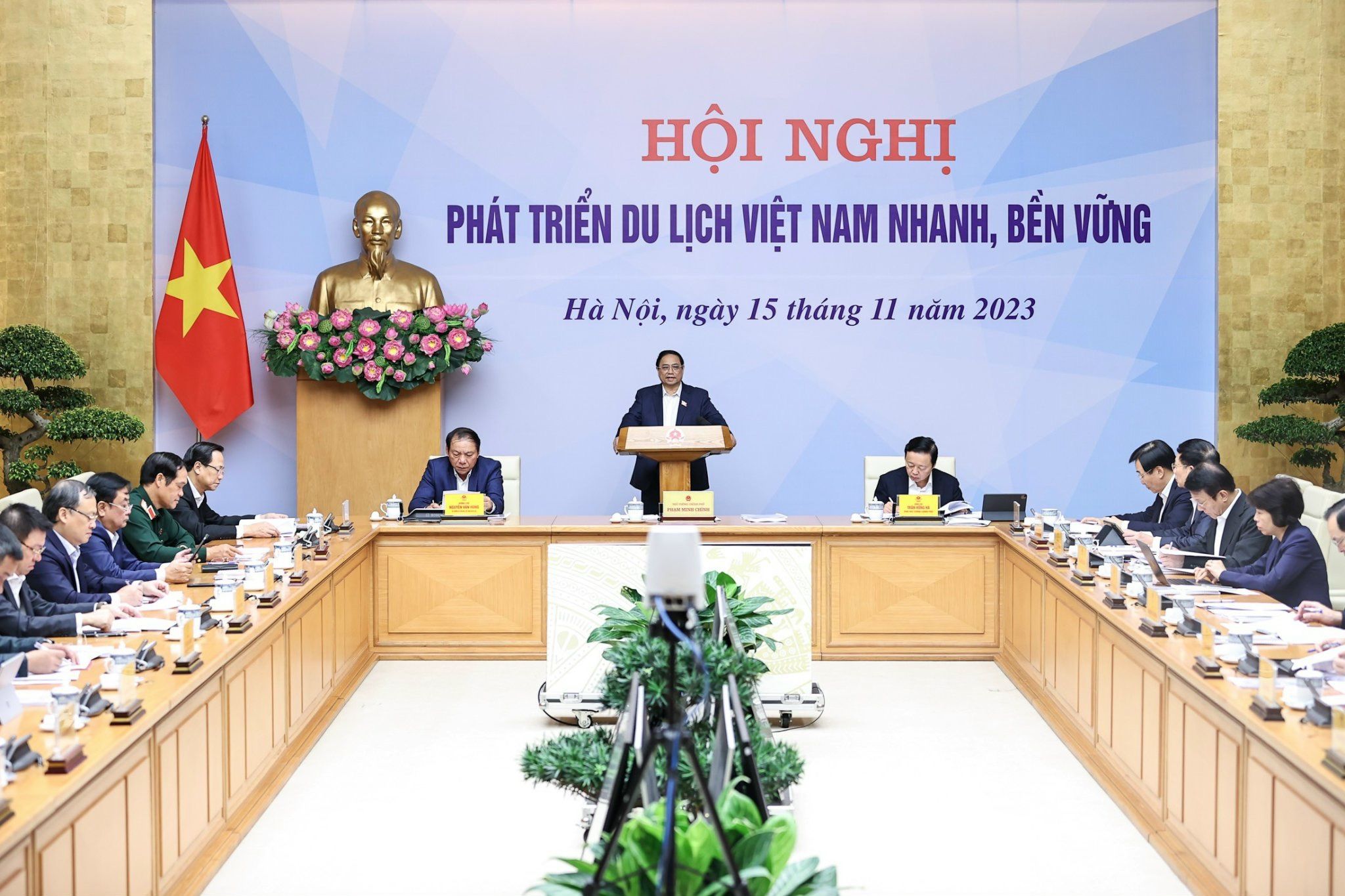 Thúc đẩy ngành du lịch phát triển nhanh và bền vững trong thời gian tới