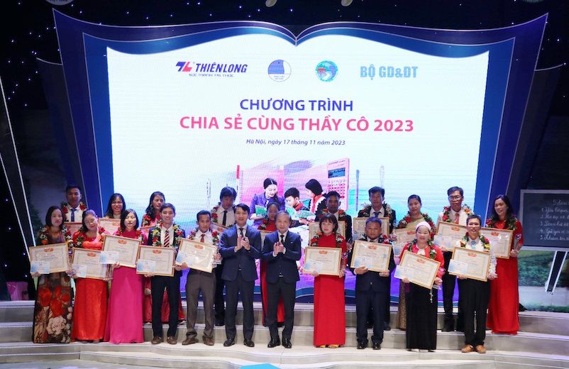 Tuyên dương 58 thầy, cô giáo xuất sắc, công tác ở các xã khó khăn