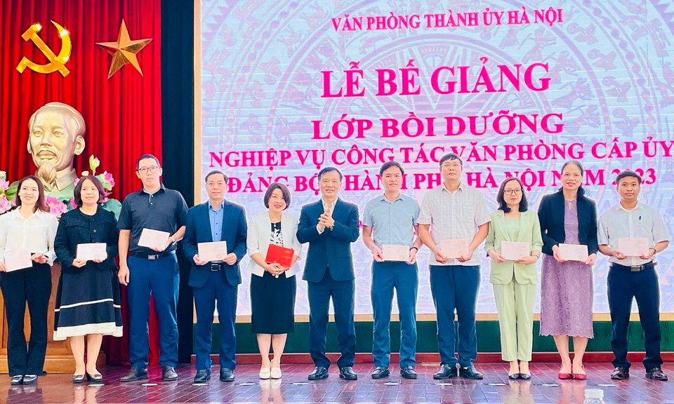 Hà Nội: Gần 400 học viên hoàn thành lớp bồi dưỡng nghiệp vụ Văn phòng cấp ủy