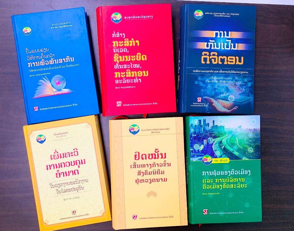 Tăng cường dịch, xuất bản sách lý luận chính trị tặng nước bạn Lào