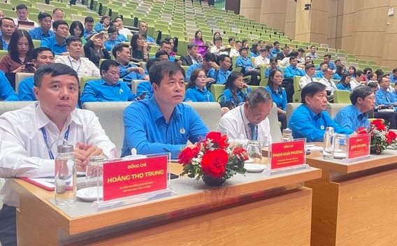 “Đổi mới công tác tổ chức các phong trào thi đua yêu nước trong công nhân, viên chức, lao động”