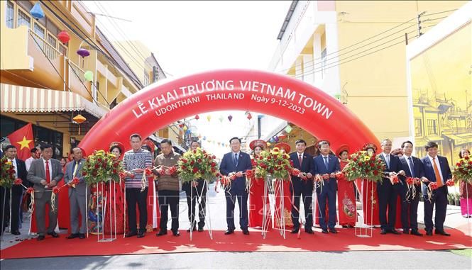 Chủ tịch Quốc hội dự Lễ khai trương Phố Việt Nam tại Udon Thani (Thái Lan)