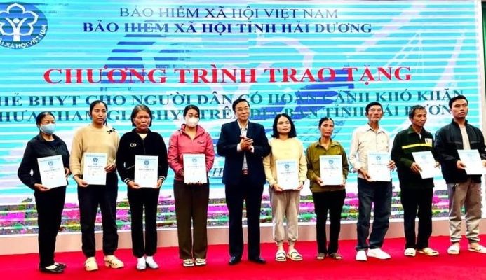 Hải Dương trao tặng gần 8.000 thẻ bảo hiểm y tế cho người khó khăn