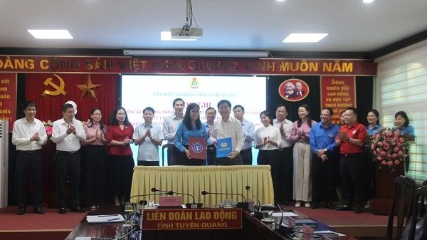  Ký kết chương trình phối hợp hoạt động giai đoạn 2023-2028 giữa BHXH tỉnh Tuyên Quang với Liên đoàn Lao động tỉnh