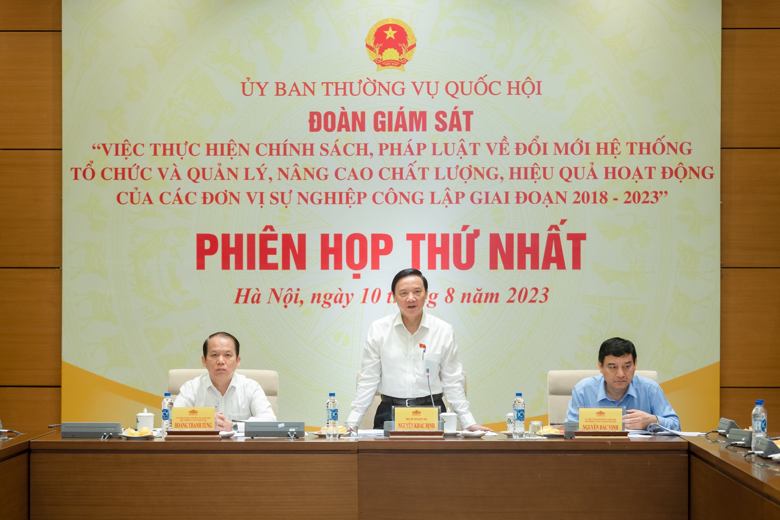 Giám sát việc thực hiện chính sách về hoạt động của các đơn vị sự nghiệp công lập